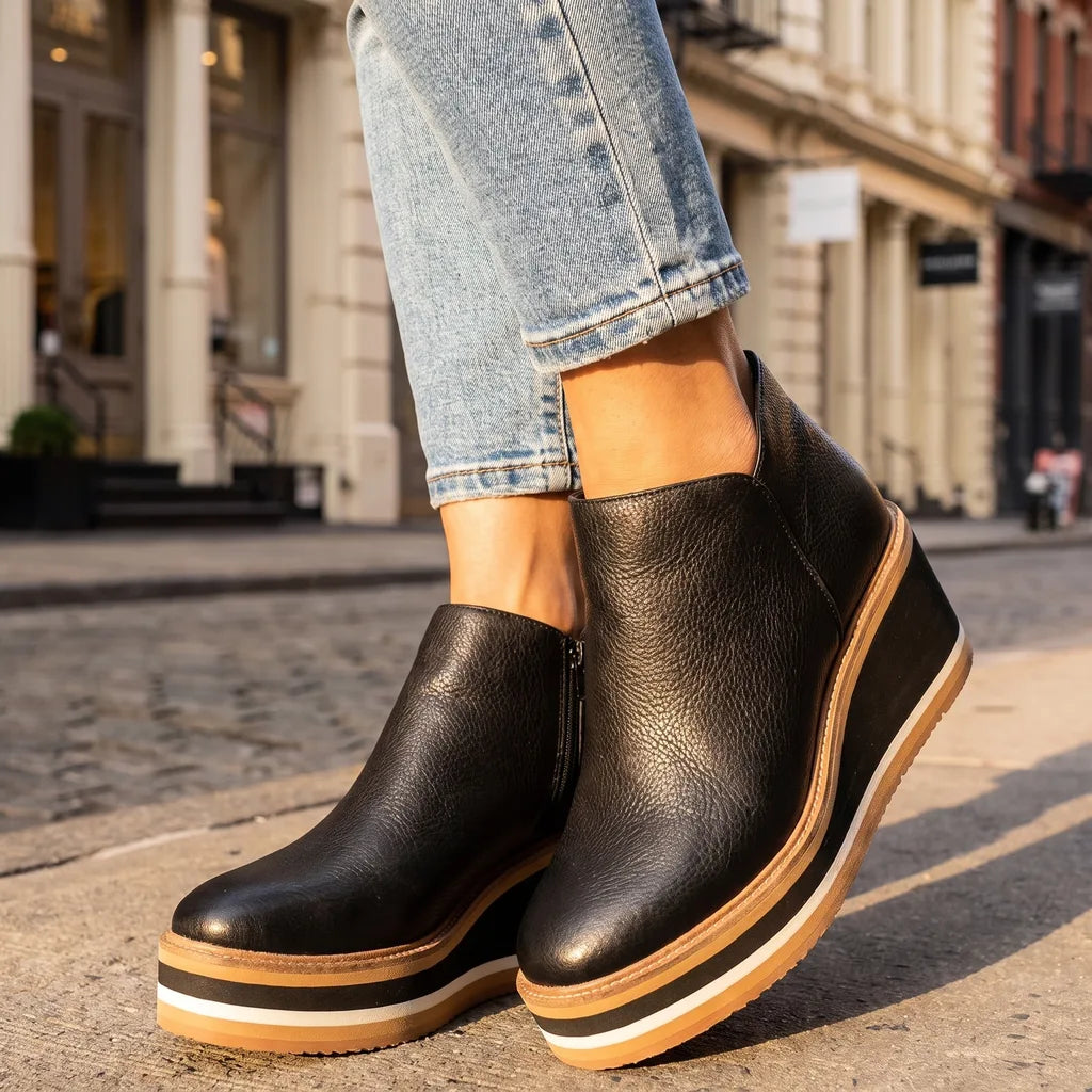 Pointed toe ankle boots detail