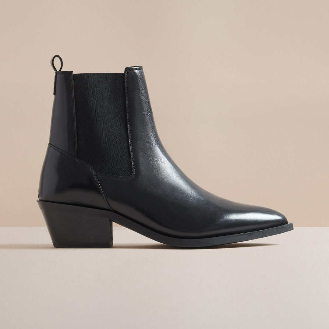 Pointed Toe Western Chelsea Boots with Angled Block Heel and Elastic Side Gussets