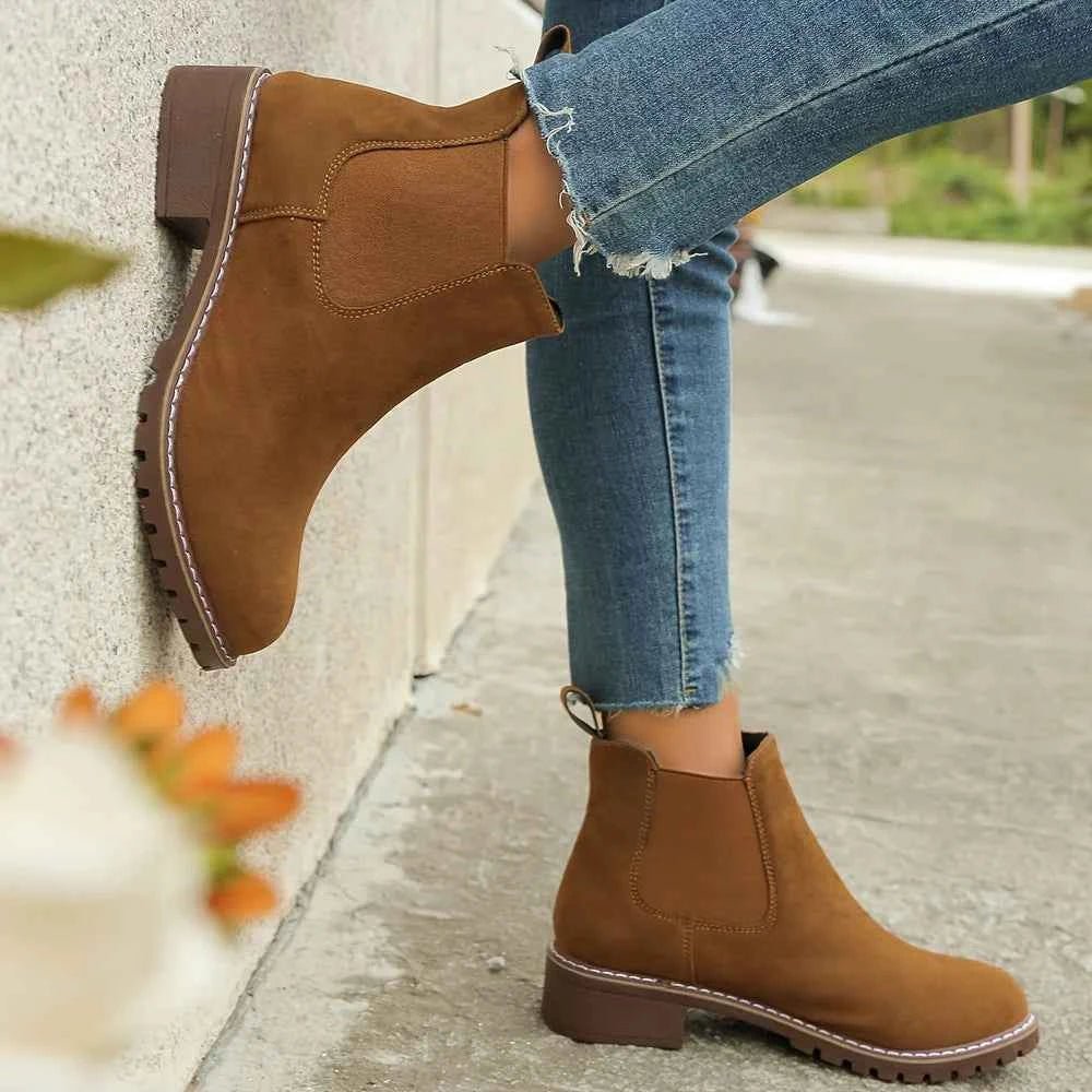 Classic Chelsea Boots with Elastic Side Gussets and Cushioned Insole